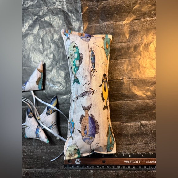 Cat Kicker And 3 Triangle Cat Toys With Catnip Fish Pattern New - Picture 3 of 5